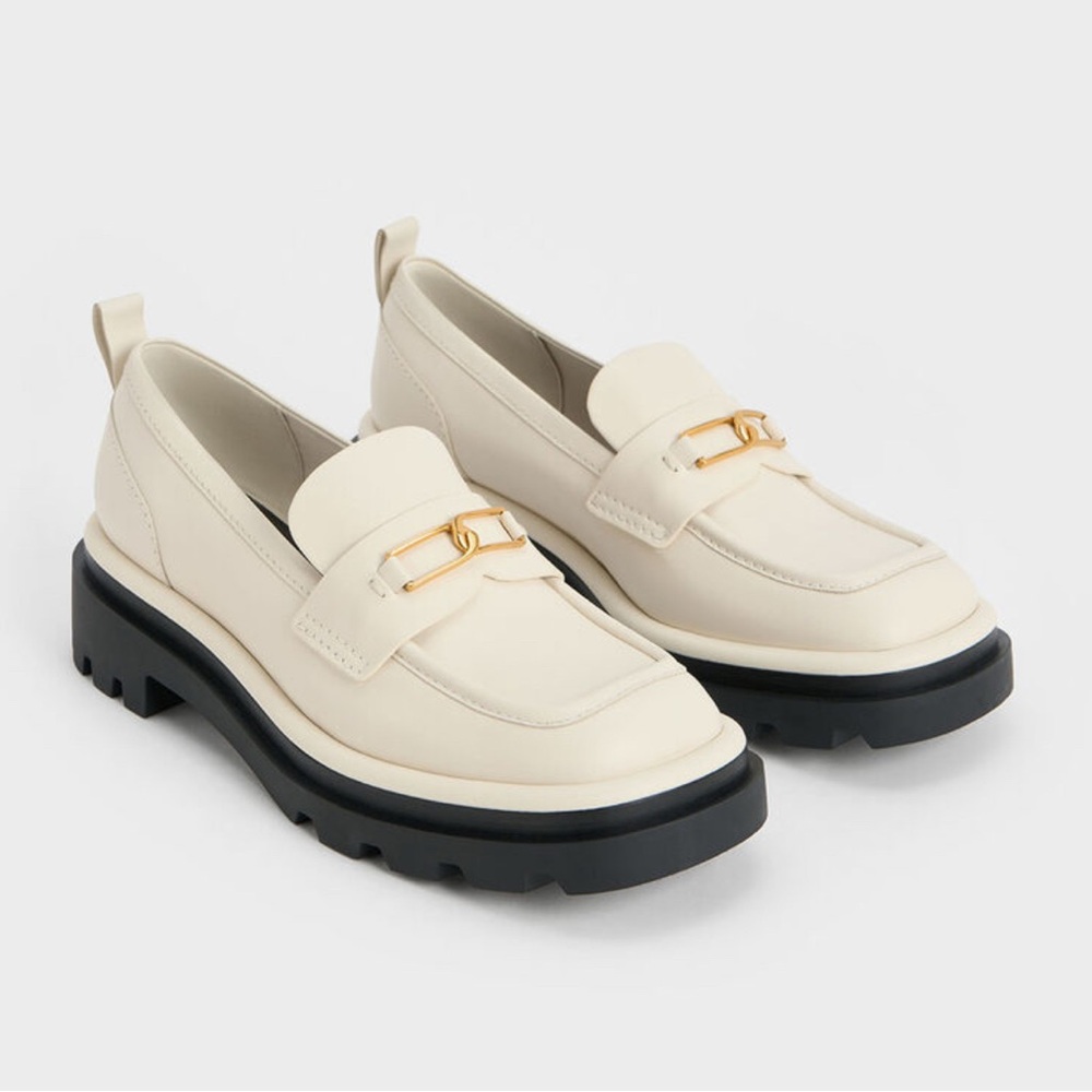 Charles and keith Gabine Leather Pull-Tab Loafers - Chalk. Size 38 NWT
